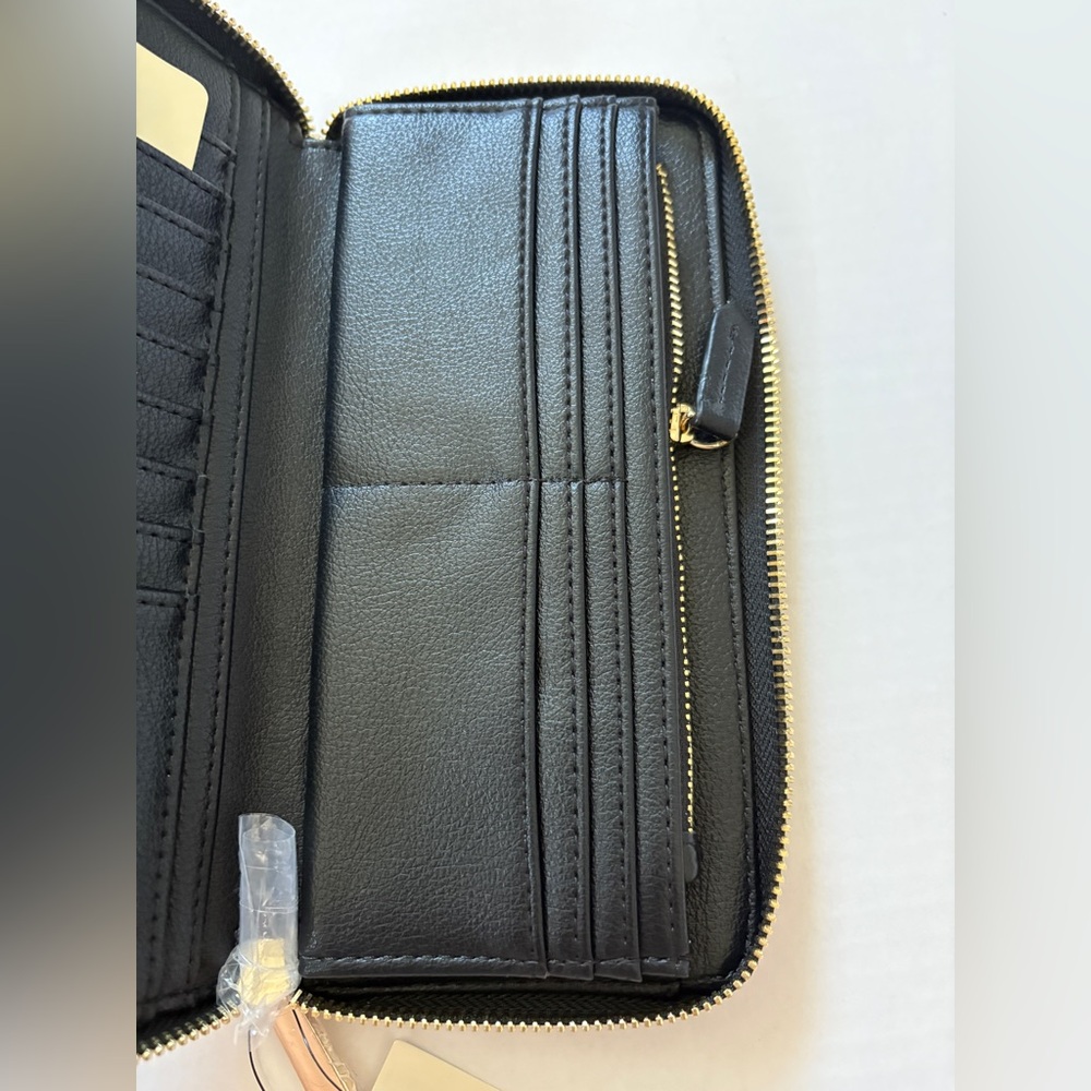 On 34th Angii Wallet in Lip Party - Picture 4 of 7